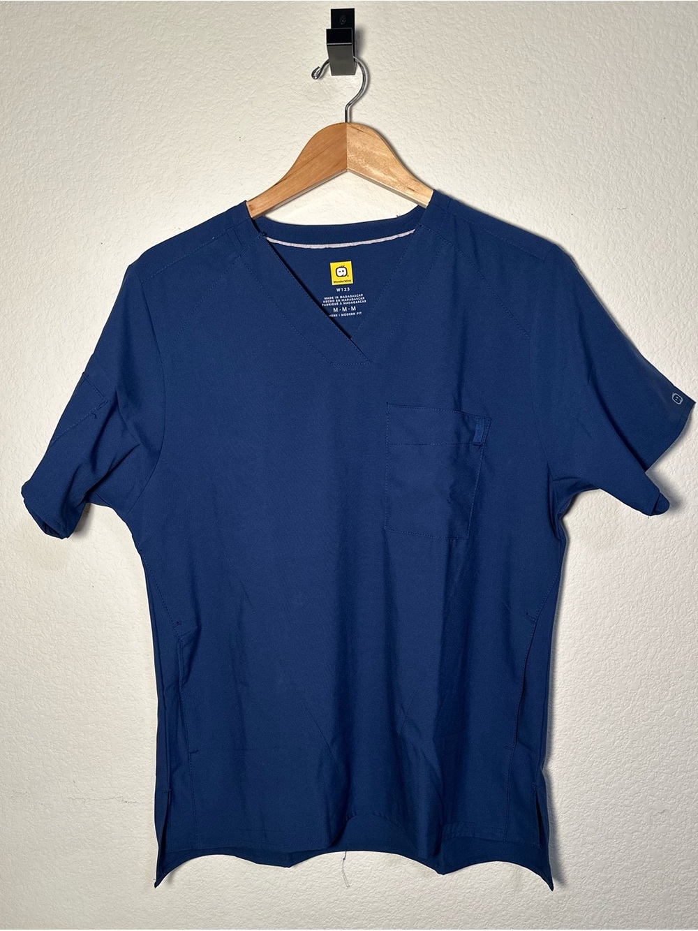 WonderWink Men's Navy V-Neck Scrub Top